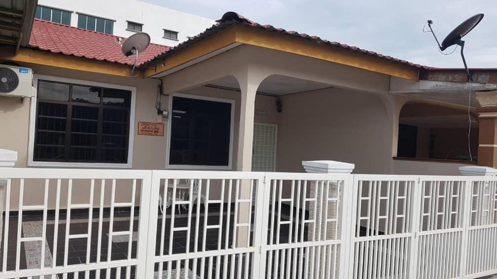 Auni & Auji Homestay Kemaman Chukai Екстериор снимка