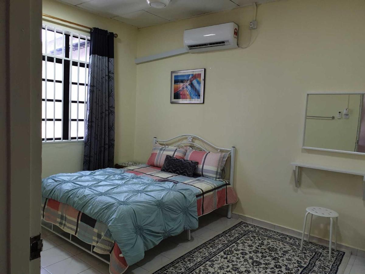Auni & Auji Homestay Kemaman Chukai Екстериор снимка