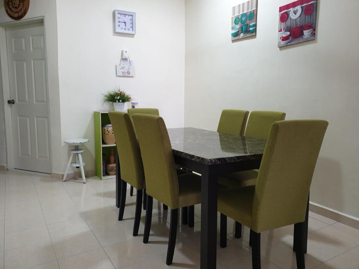 Auni & Auji Homestay Kemaman Chukai Екстериор снимка