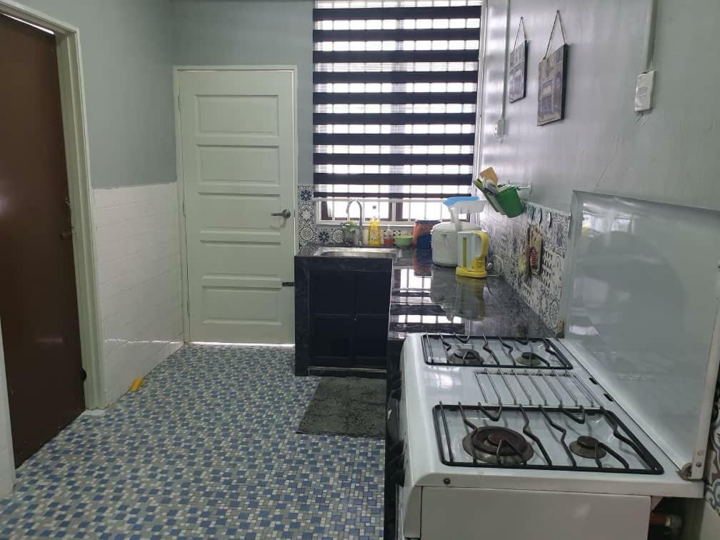 Auni & Auji Homestay Kemaman Chukai Екстериор снимка