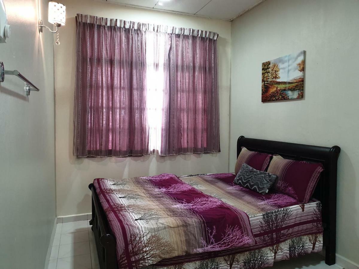 Auni & Auji Homestay Kemaman Chukai Екстериор снимка