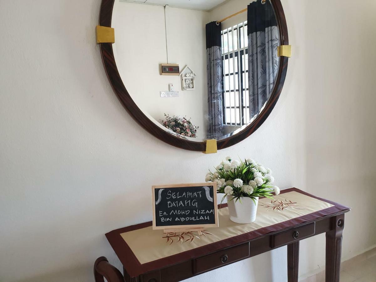Auni & Auji Homestay Kemaman Chukai Екстериор снимка