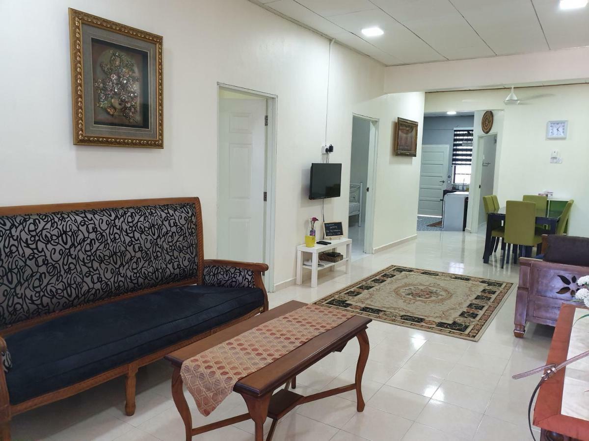 Auni & Auji Homestay Kemaman Chukai Екстериор снимка